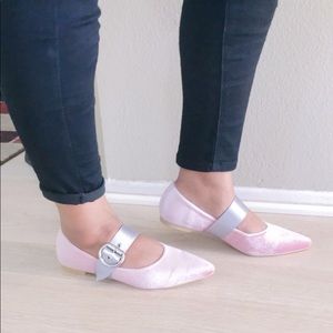 ladies pointed toe velvet flat shoes. pink